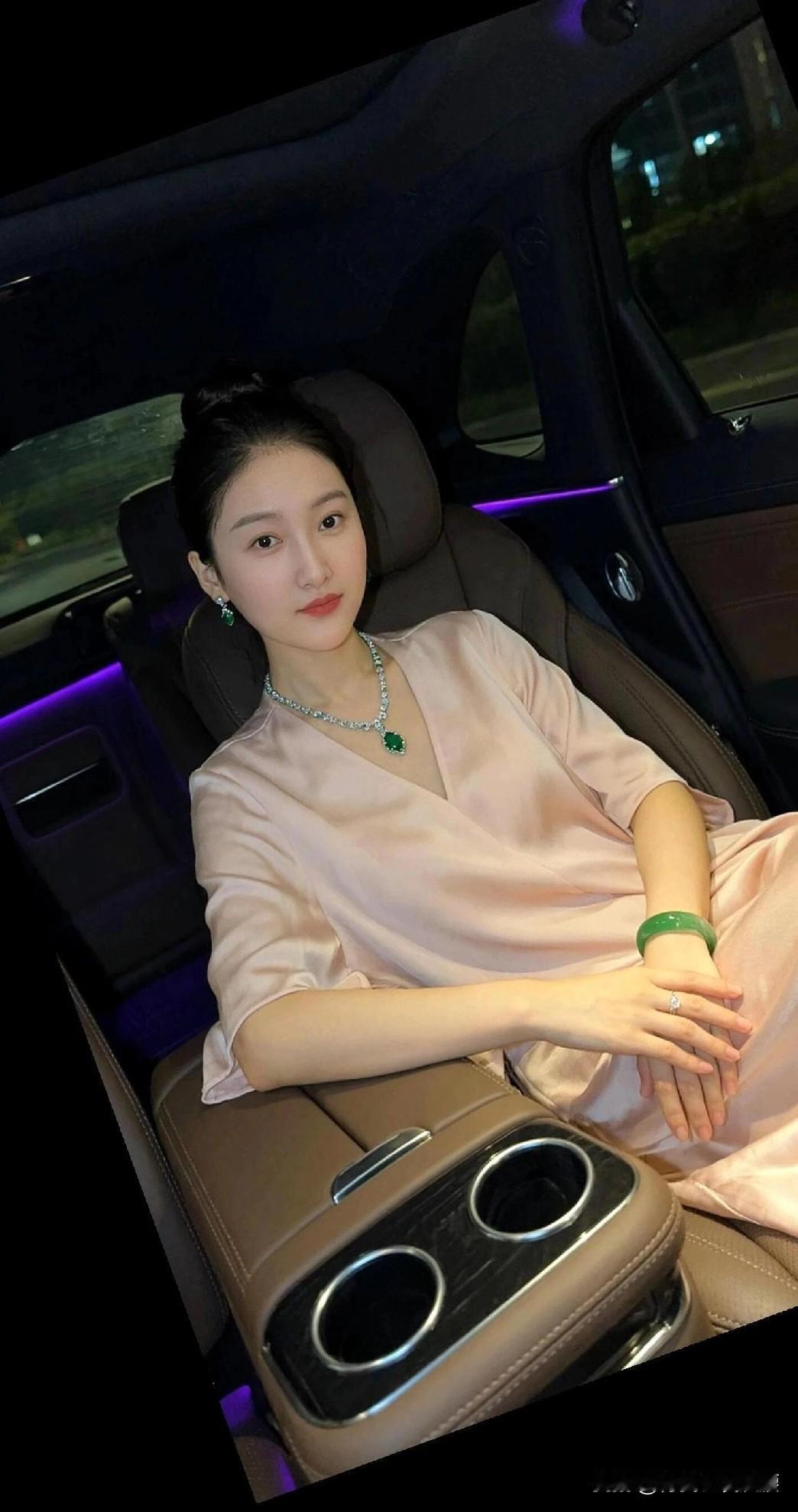 这世上根本就没有什么谈判，只有强者对弱者的通知，小伊啊如果当初没有幻想，就像好好