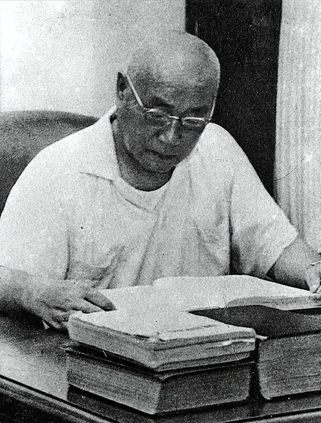 1967年“二月逆流”后，聂荣臻身处逆境，积劳成疾住进北京301医院。正在医院治