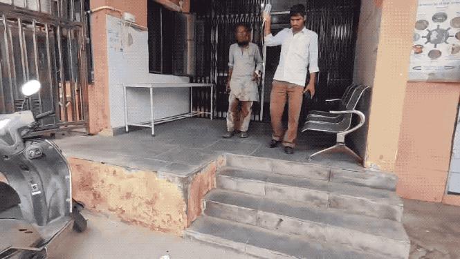 一名印度已婚女子长期在家中遭受公公多次性侵，长期活在恐惧与屈辱之中。她满心委屈，