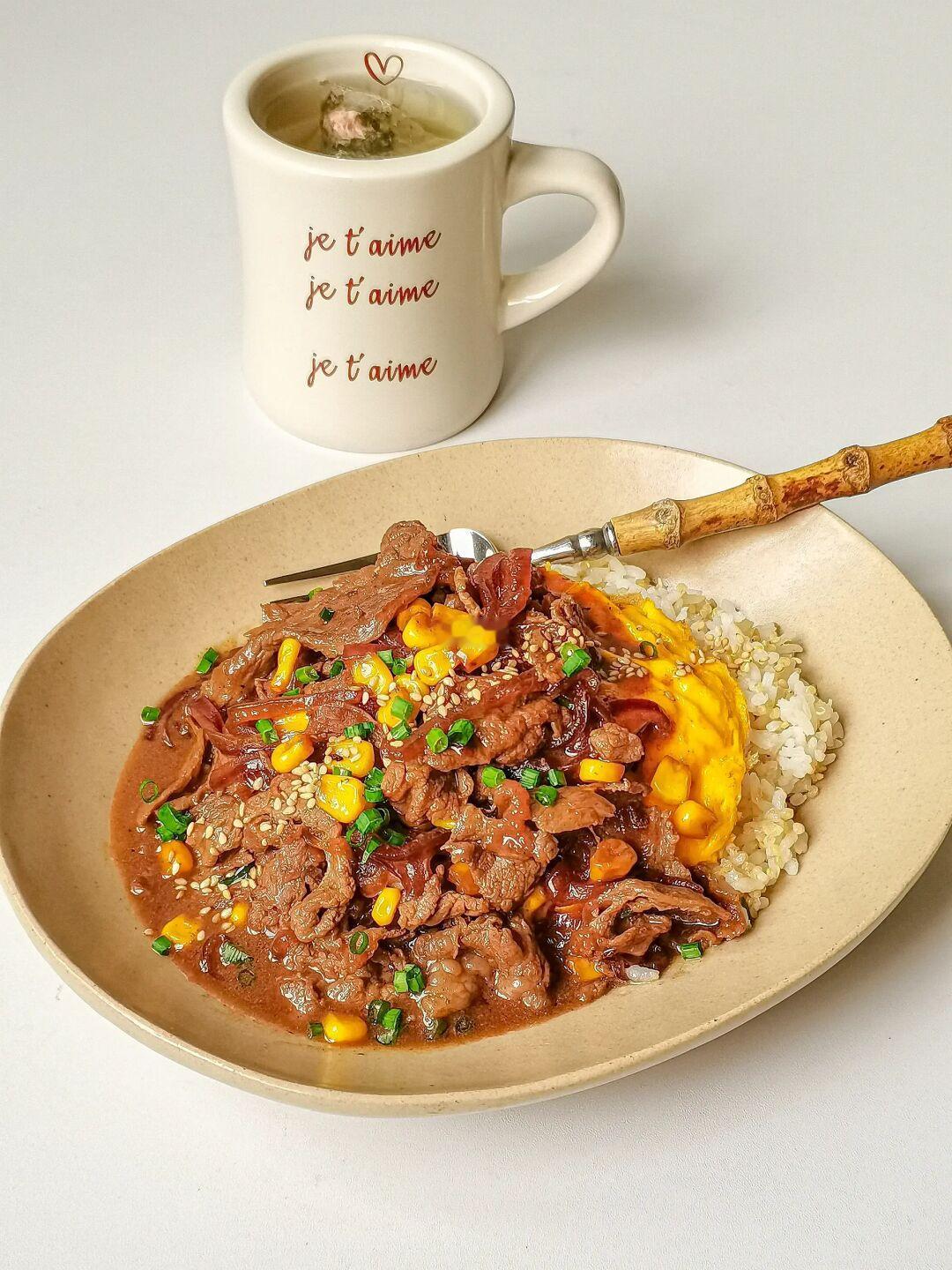 洋葱玉米肥牛饭‼️酱汁浓郁🍛好吃到爆炸