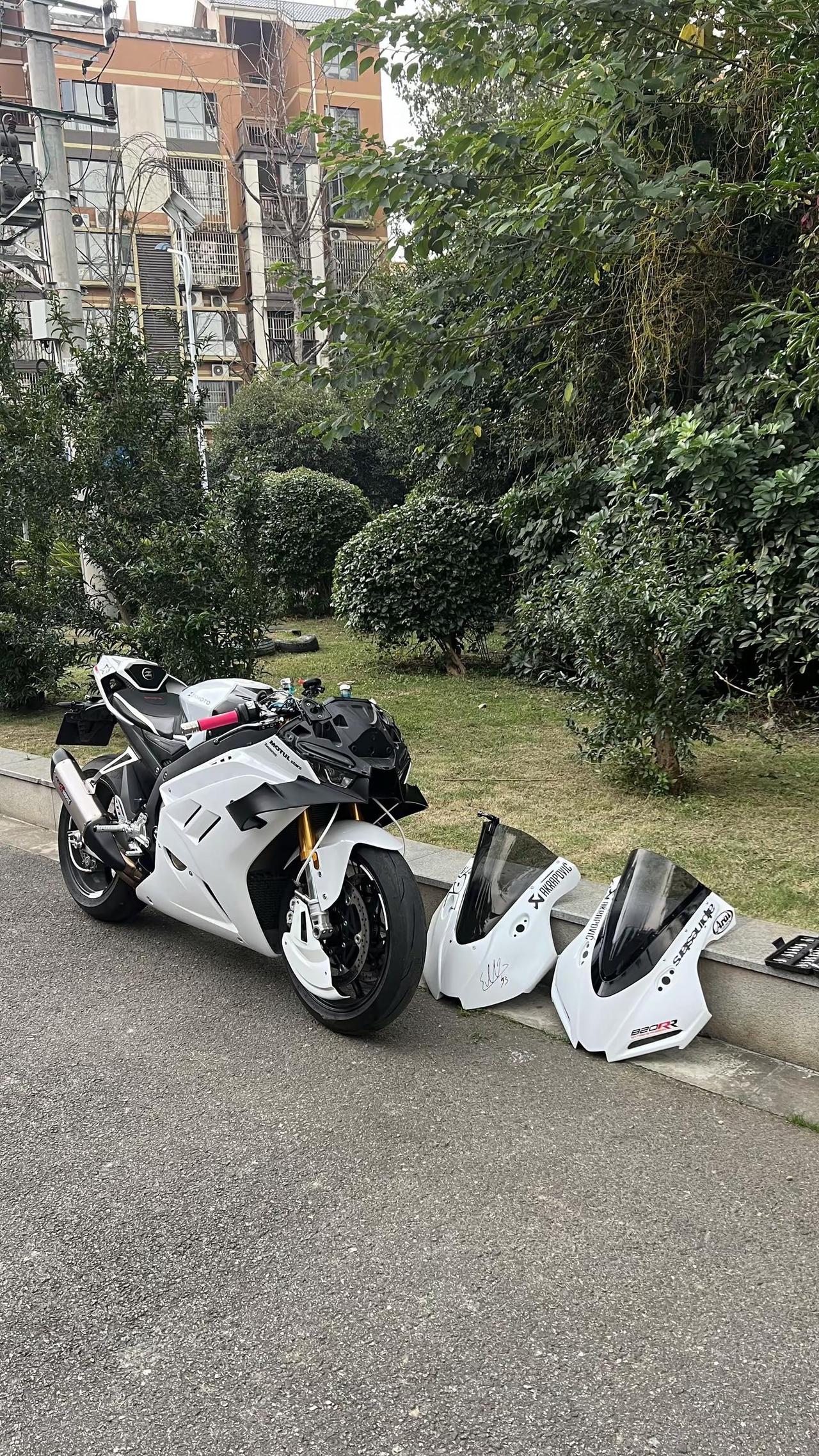 换脸术，你觉得哪个合适。摩托车改装日常 张雪820rr 摩托整活 爆改摩托车