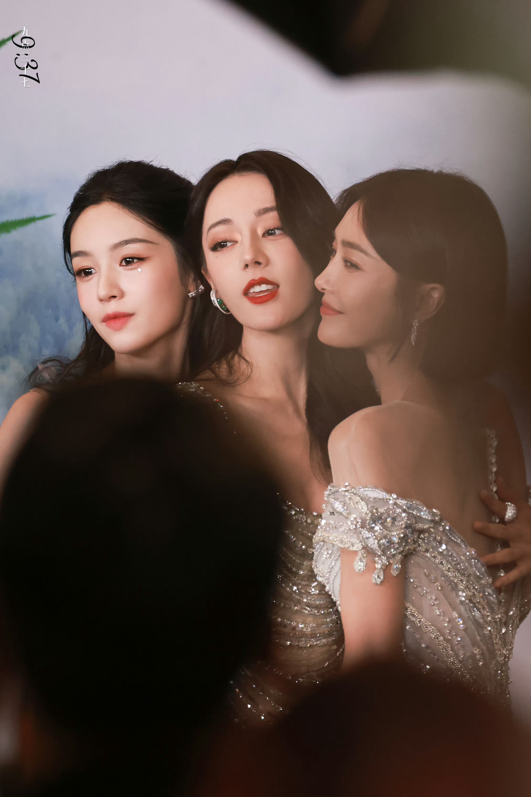#迪丽热巴秦岚周也美女贴贴#很难想象能在现场看到他们仨的人会有多幸福🥲 ​​​