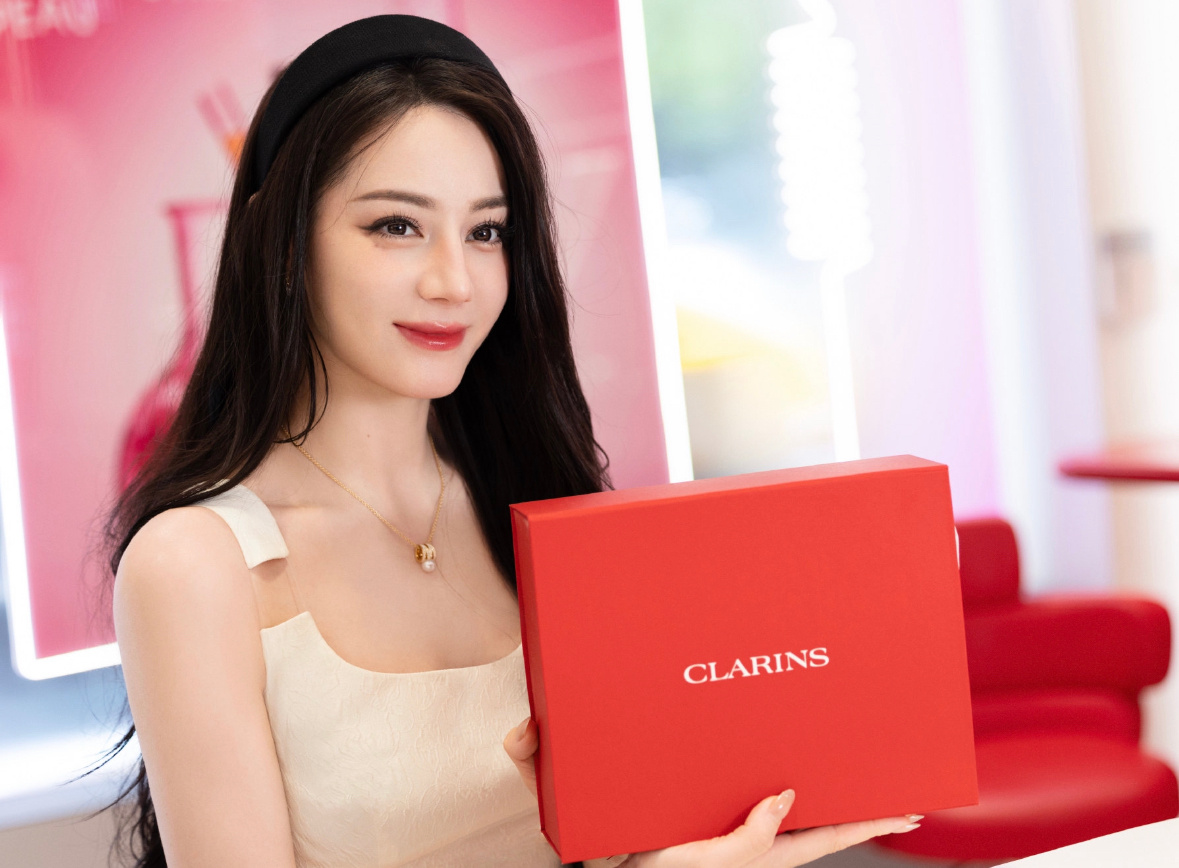 迪丽热巴广告大片每次出现都是不一样的美[么么哒] ​​​