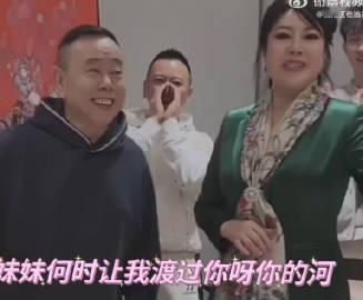 潘长江再唱成名曲过河 听到潘长江和刘春梅再次合唱《过河》，仿佛时光倒流，爸妈的青