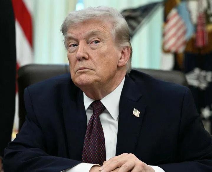 特朗普一张嘴直接把北约搅得天翻地覆，欧洲各国也不再惯着，集体跟美国翻脸，曾经的跨