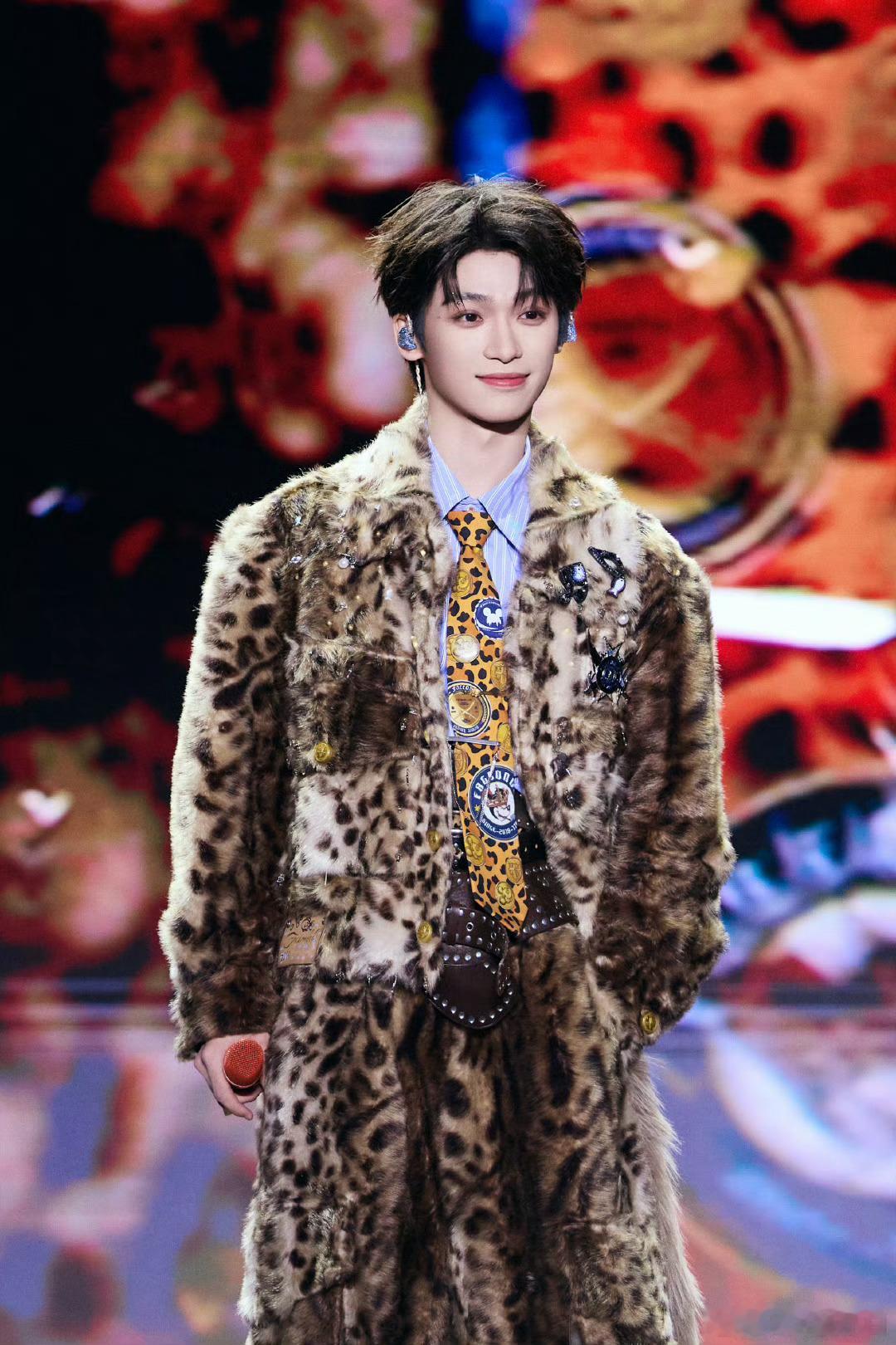 🔮🔮 日落跌进昭昭星野，人间忽晚，山河入秋，而你，走进我的心尖。