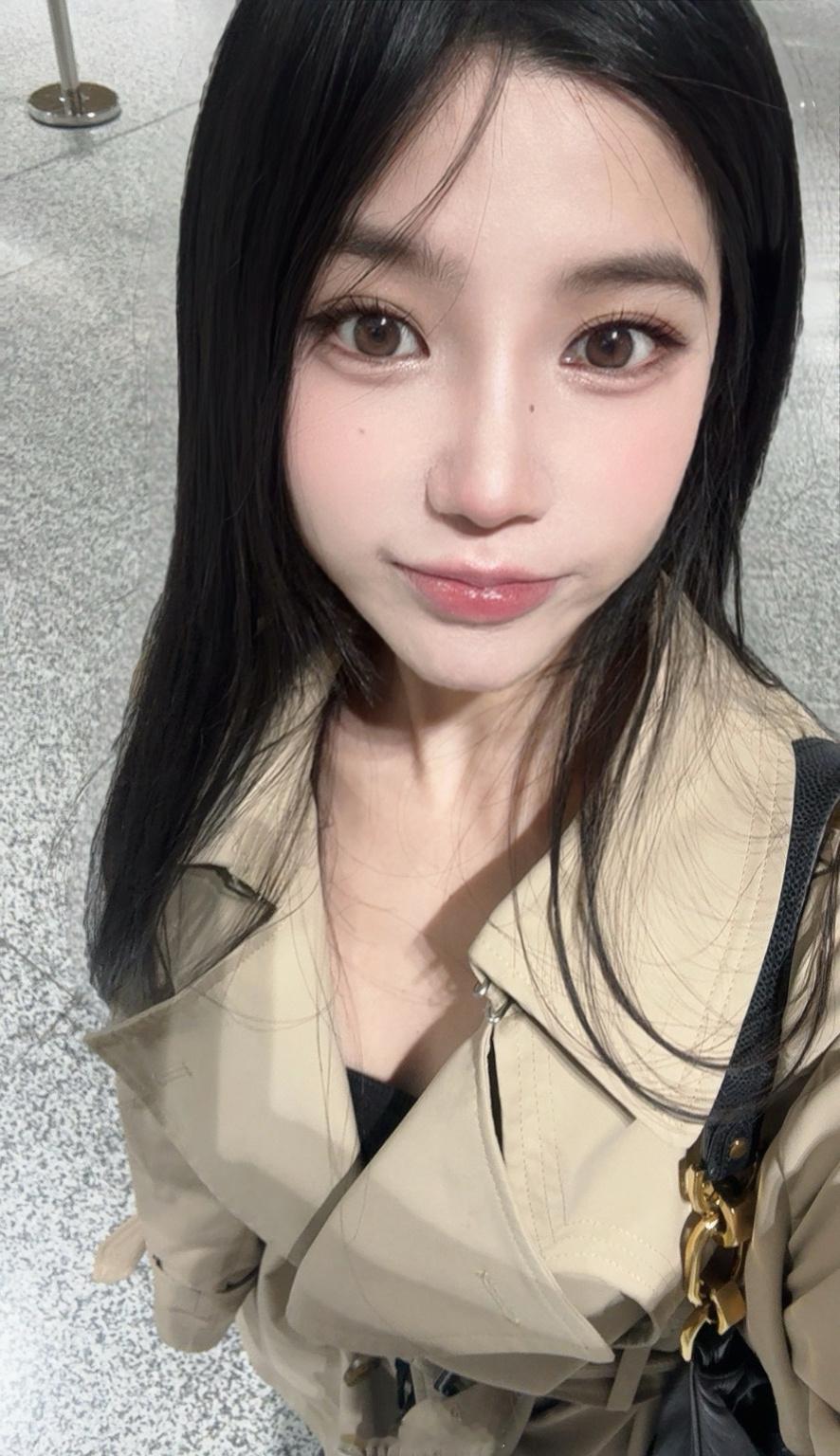 嘿嘿回国出差第三天！送走了经理！明天去绍兴忙工作后就看自己的面料啦！！！！ 