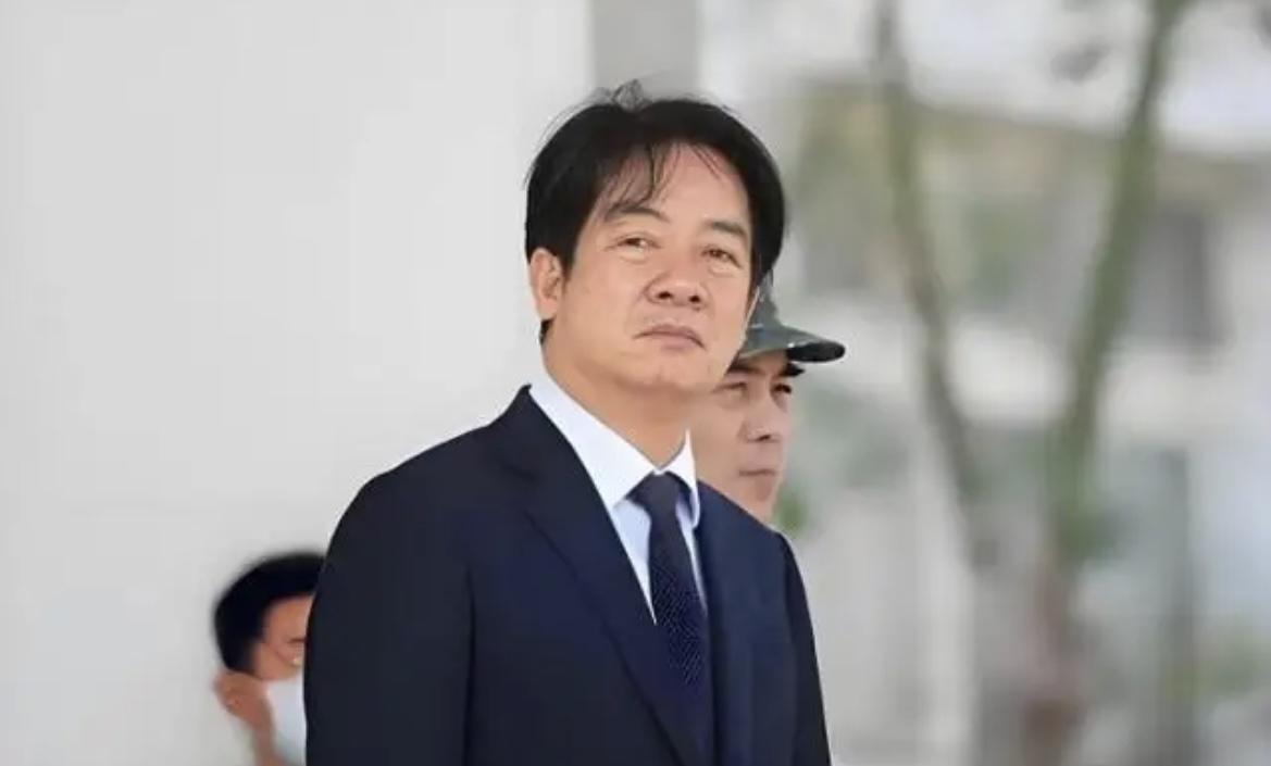 赖清德强拆蒋介石像，高喊“台湾不属中国”——这不是去威权，是在自掘坟墓。他以为拆