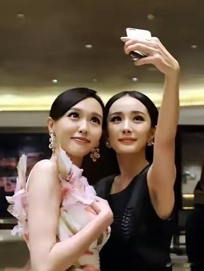 《后会友期》最想看杨幂与唐嫣，刘涛与蒋欣上。

这两对曾经好到一个地步了，唐嫣是