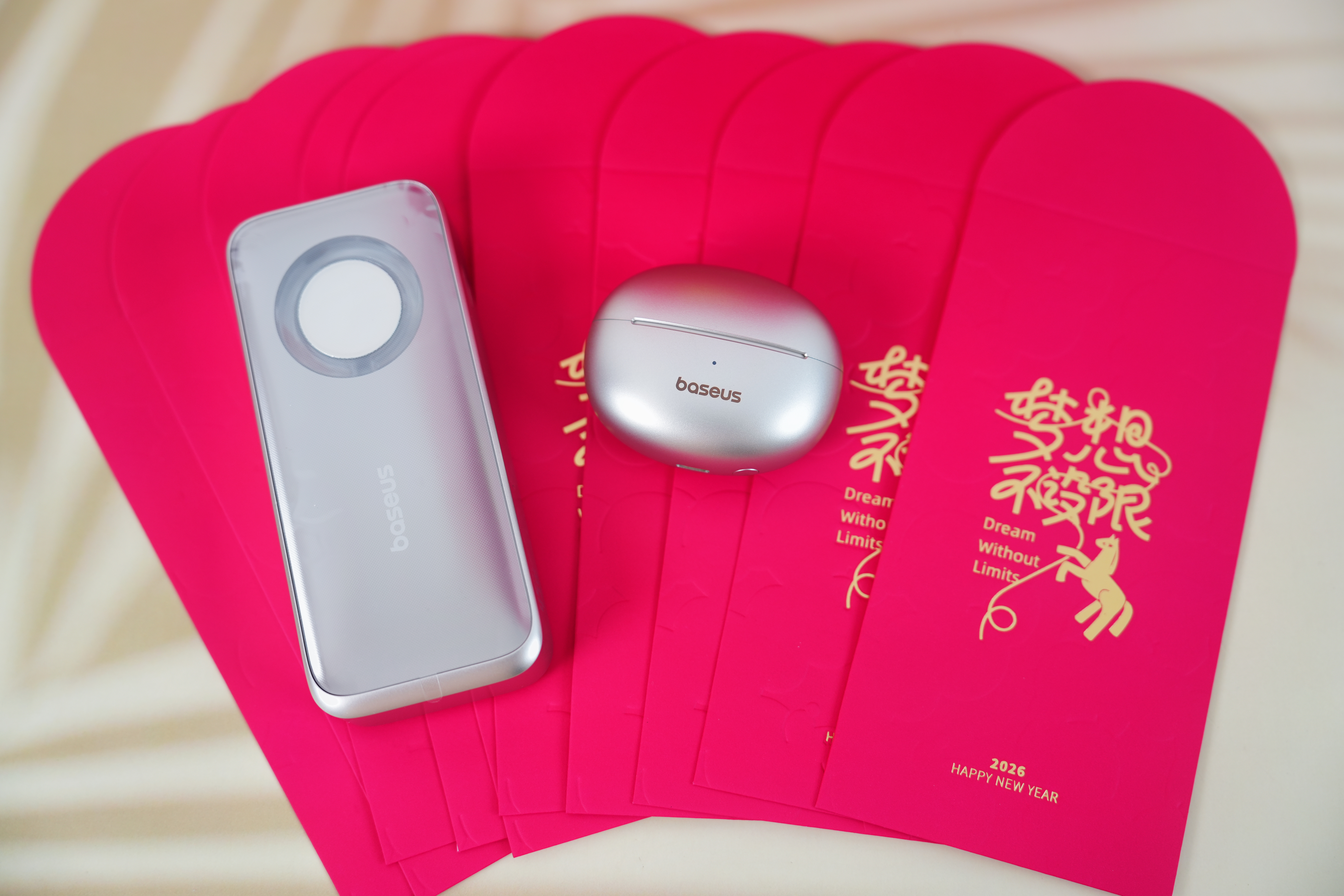 感谢倍思小伙伴送来的「2026新春梦想礼盒」！这次的礼盒非常有创意，做成了旋转木