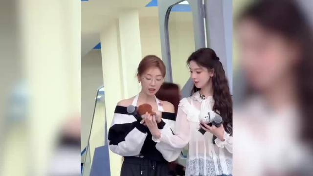 浪姐演唱会官宣，这次的阵容评价两极，有种不上不下的尴尬感😂
唱功天花板是马吟吟，但大众知名度偏低；舞
