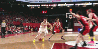 尖刀班长！世亚预赛男篮中国干翻小日子，廖三宁16分+2板+5助，攻坚第一人！上半