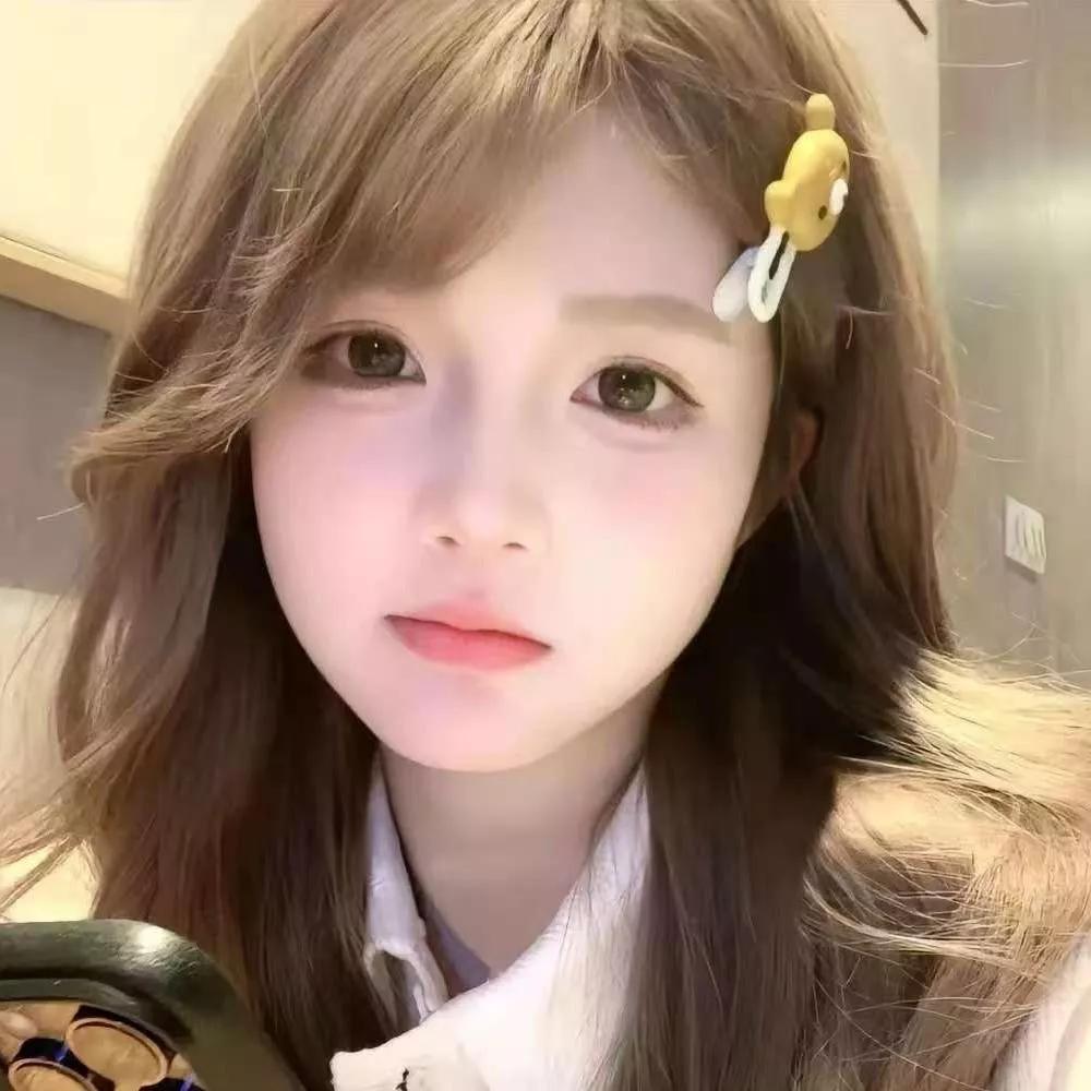 萌系少女，浅笑倾城，温柔可人。少女感微笑女孩 甜系少女照 可爱风少女 温柔娴静小