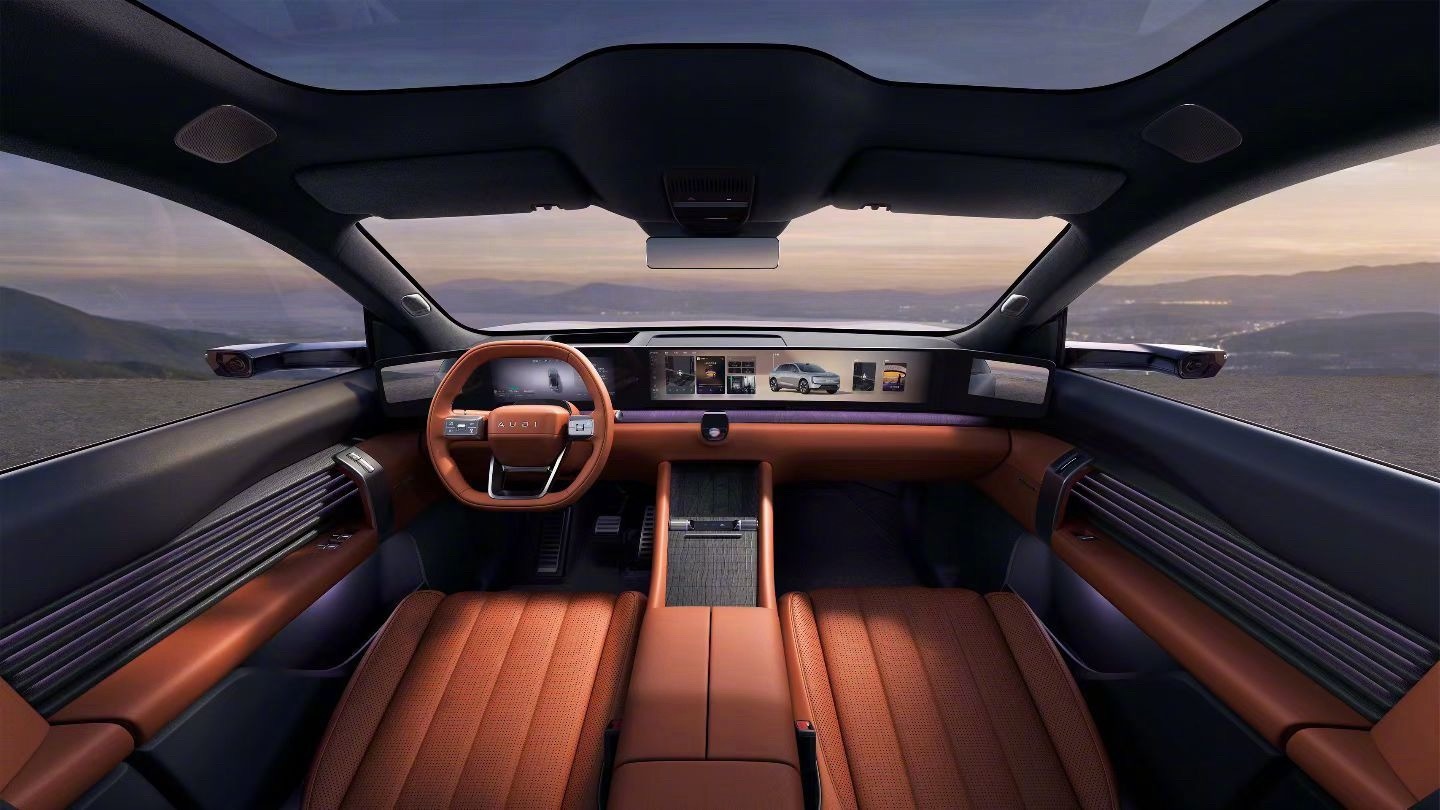 北京车展奥迪E7X那张床出圈了 大家不是在看车，是在围着那张“床”。说实话，这个