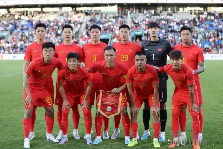 随着伊朗男足2：3输给卡塔尔男足，本场比赛发现3个可笑的事实。

1. 中国男足