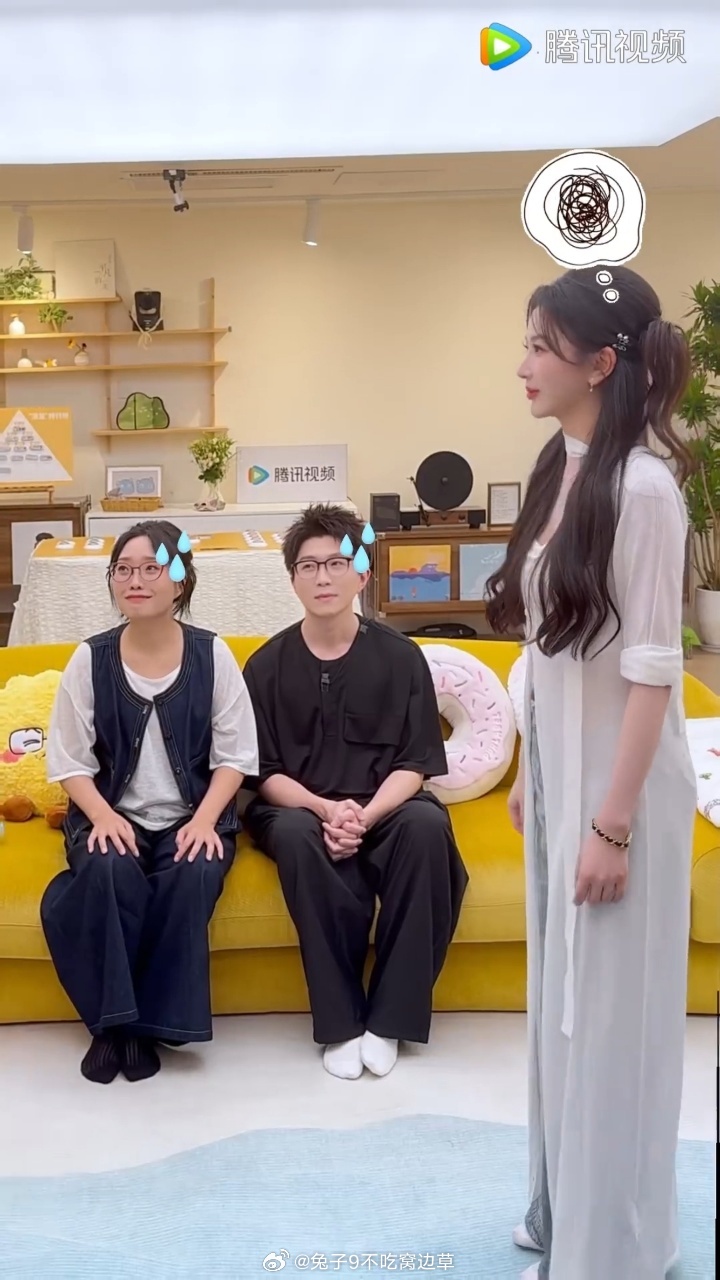 毛不易李雪琴看孔雪儿颜安斗舞的反应孔雪儿颜安相亲前先斗舞 本来看颜安正经邀请跳舞