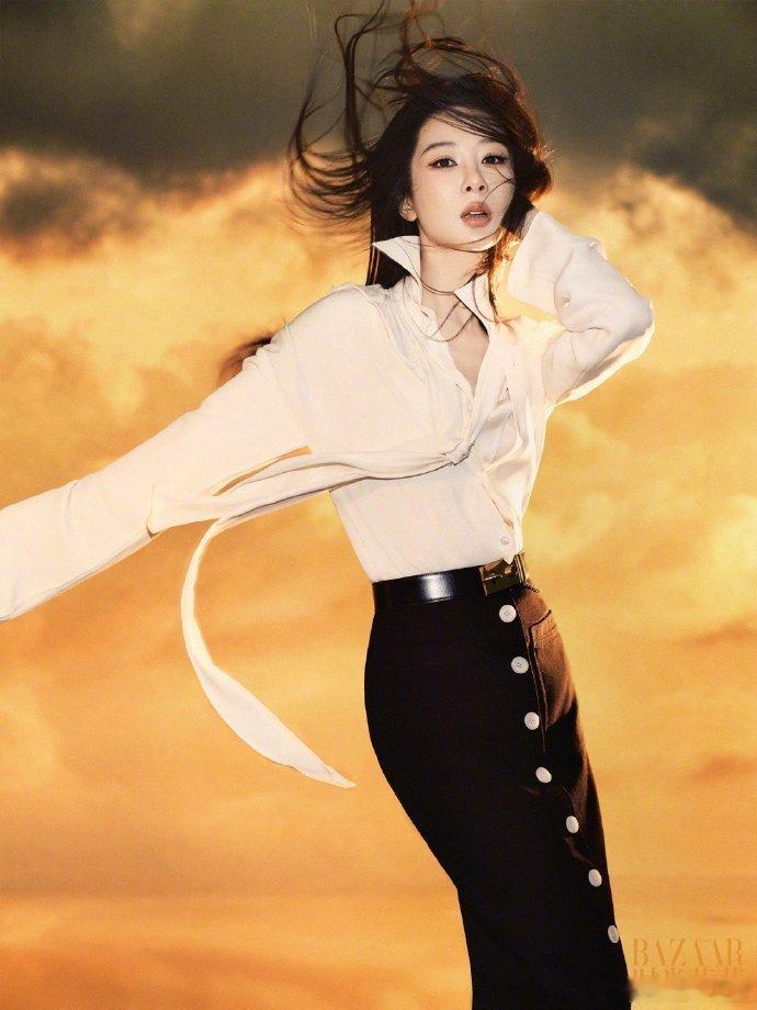 杨紫瘦成函数曲线了 杨紫的曲线，感觉又瘦了！ 杨紫的曲线 ​​​