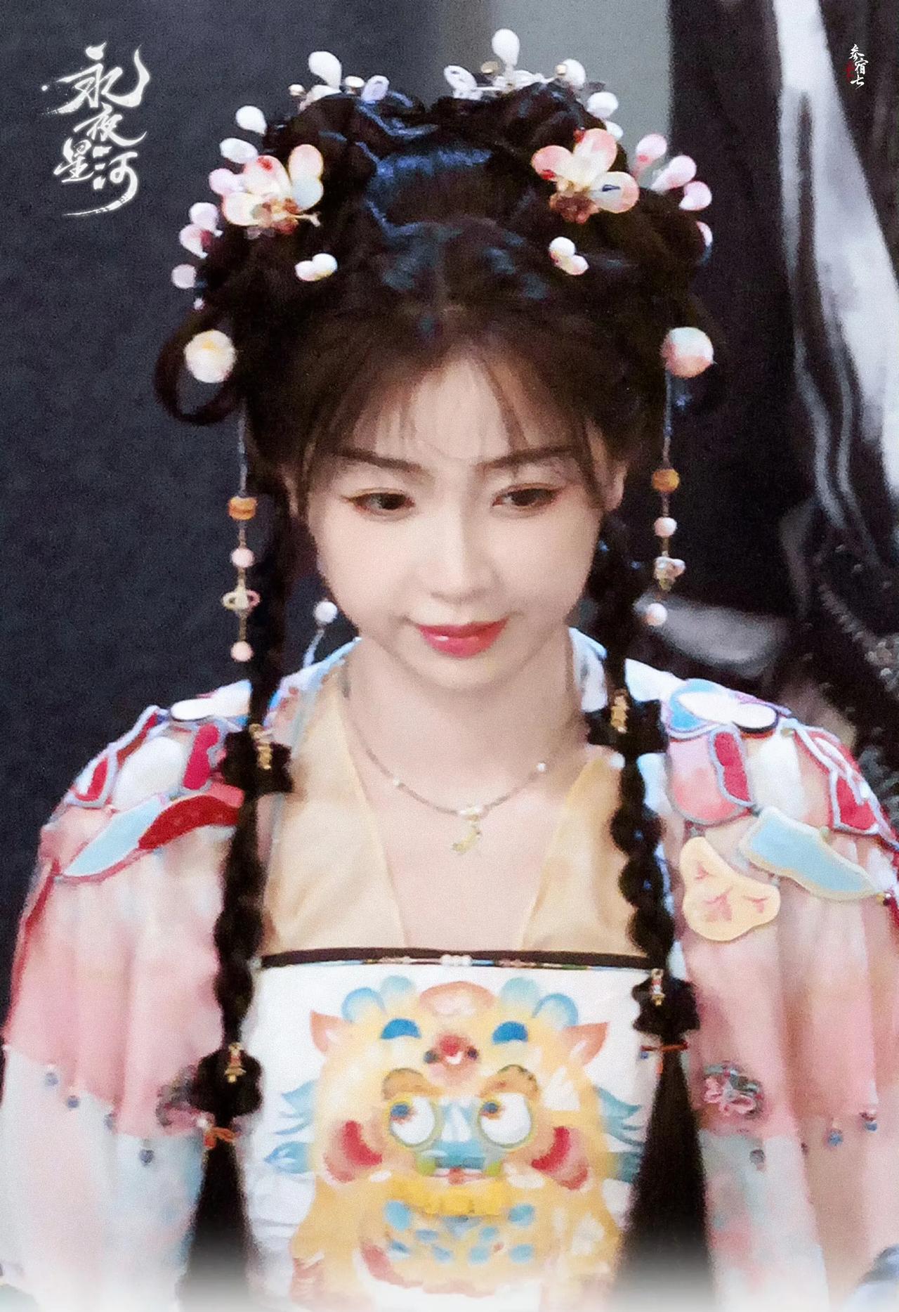 还是这种花里胡哨的妆造适合虞书欣