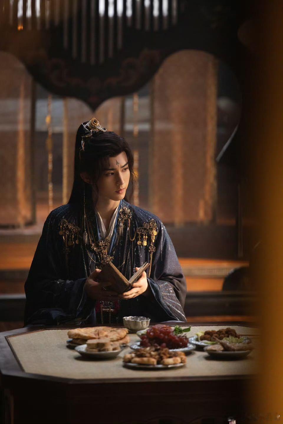 角色中流露出的情感与郭俊辰的演绎深刻契合，真正展现了演员对角色的热爱与专注，带给