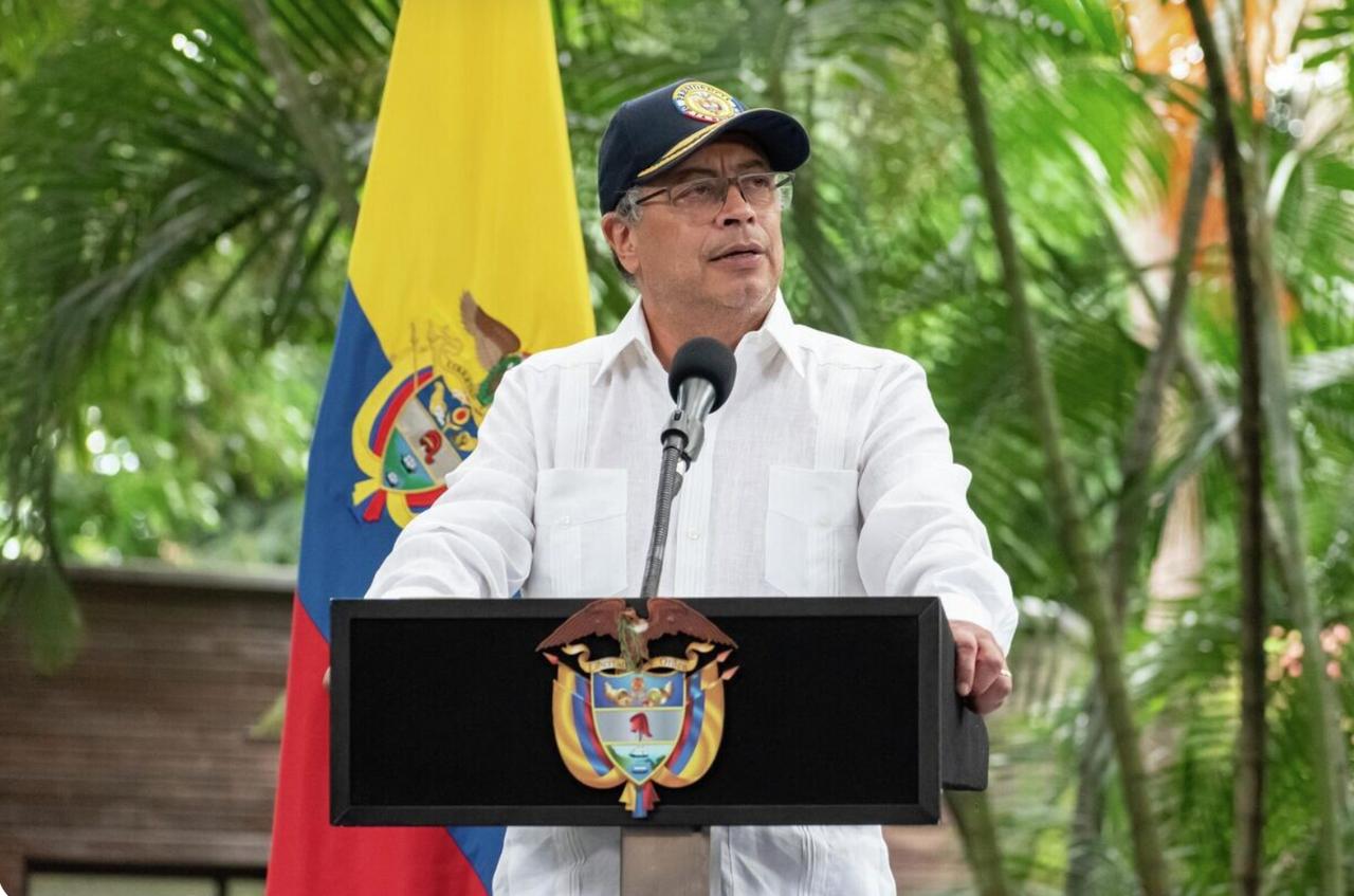 哥伦比亚总统表示准备再次拿起武器抗美
 
 
哥伦比亚总统古斯塔沃·佩特罗在美国