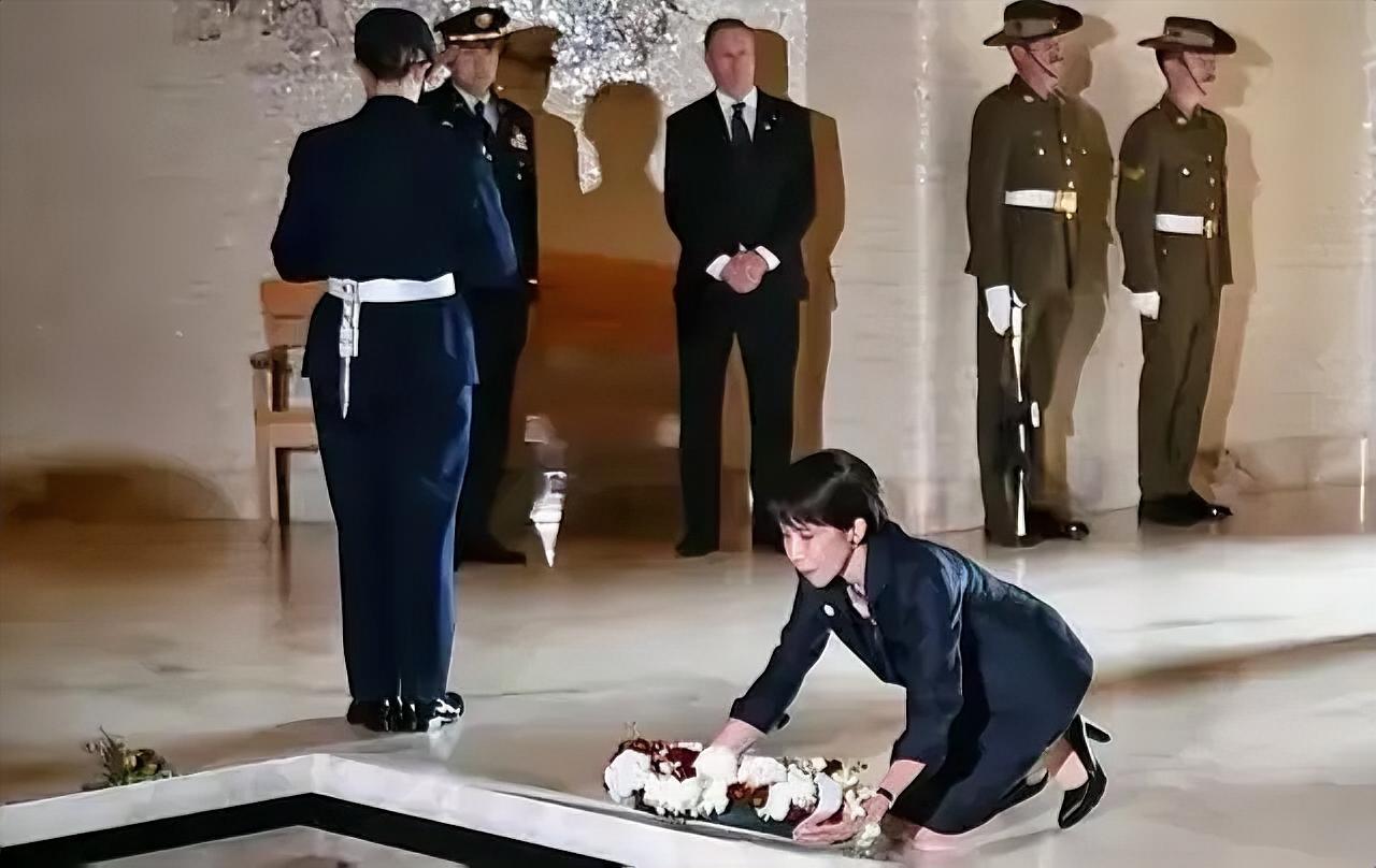 可以向美国跪，可以向欧洲跪，就连澳大利亚也可以跪，但就是向中国等亚洲国家连正式为