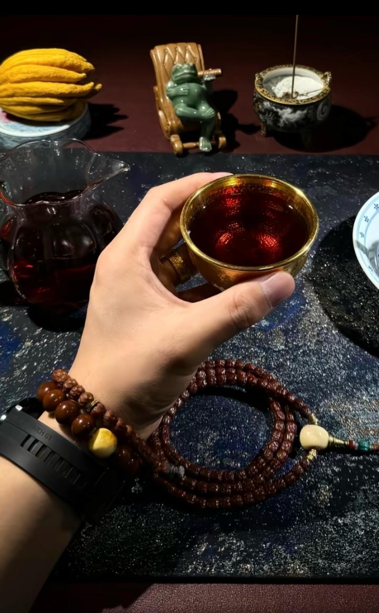 百分之九十的人第一个一百万都白攒了，不是赚的慢，而是刚摸到财富的门槛就亲手把未来