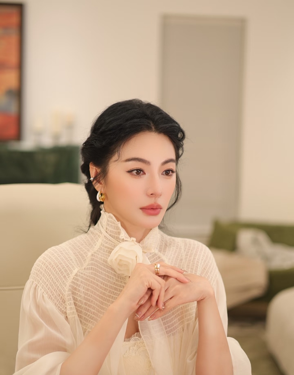 张雨绮复仇摇赶趟张雨绮美女特工版复仇摇张雨绮复仇摇像是来赶趟的