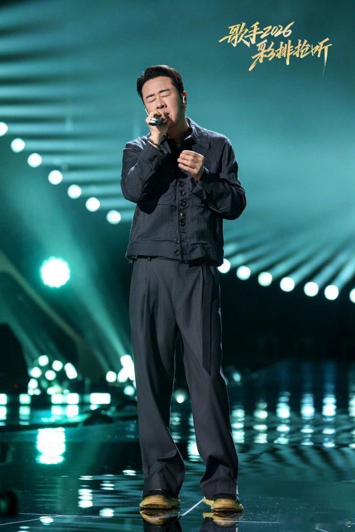 歌手排名杨坤回应淘汰歌手2026即便最终排名垫底遗憾离开，杨坤依旧认可自己今晚的