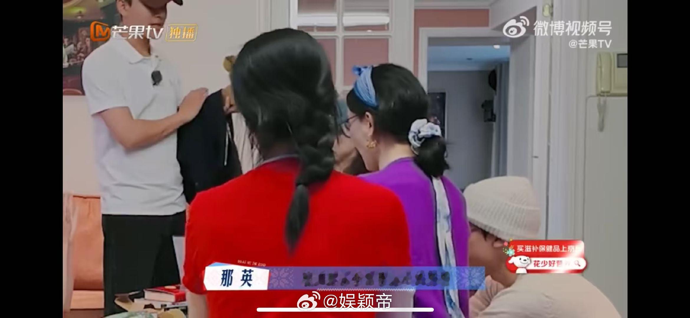 那英夸夸张雅琪真给力 那英对雅琪的认可也太真诚了！说看到小妹用心的样子很棒，还夸