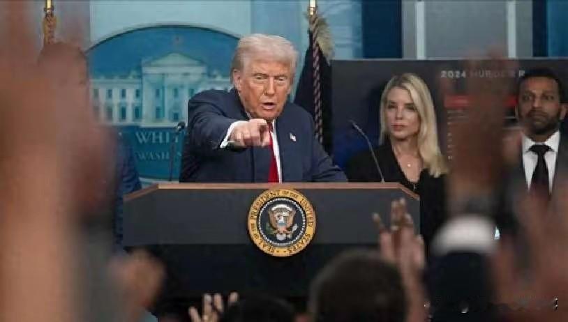 美国这盘棋下得稀烂！政府停摆22天还没完，外交又接连碰壁，系统性危机藏都藏不住。