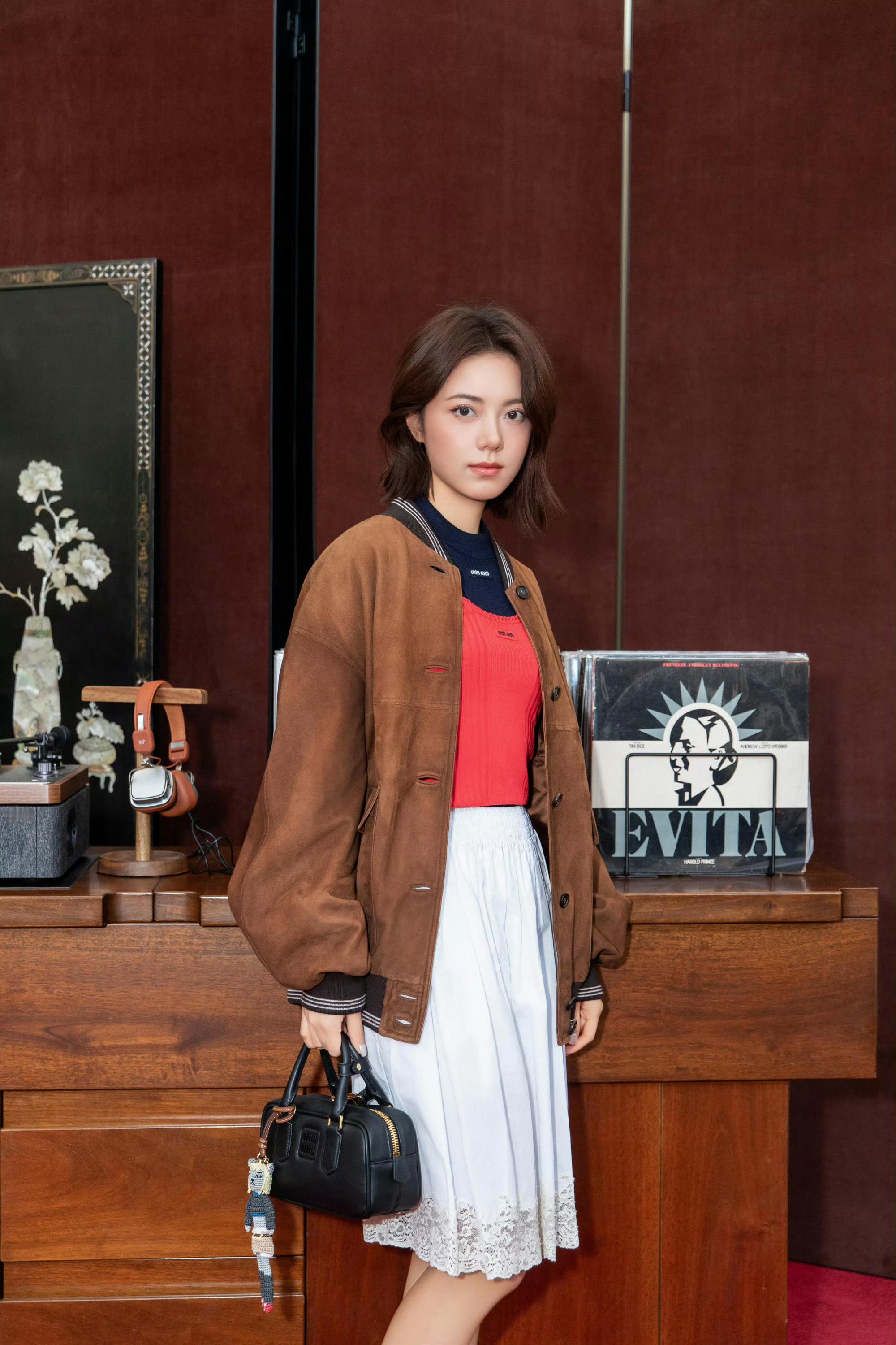 赵今麦 × Miu Miu 文学俱乐部造型图集 📸