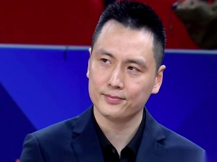 昨晚漫天彩带飞下来的时候，我脑子里就一个画面。
上海队那个古德温，笑得跟花儿一样