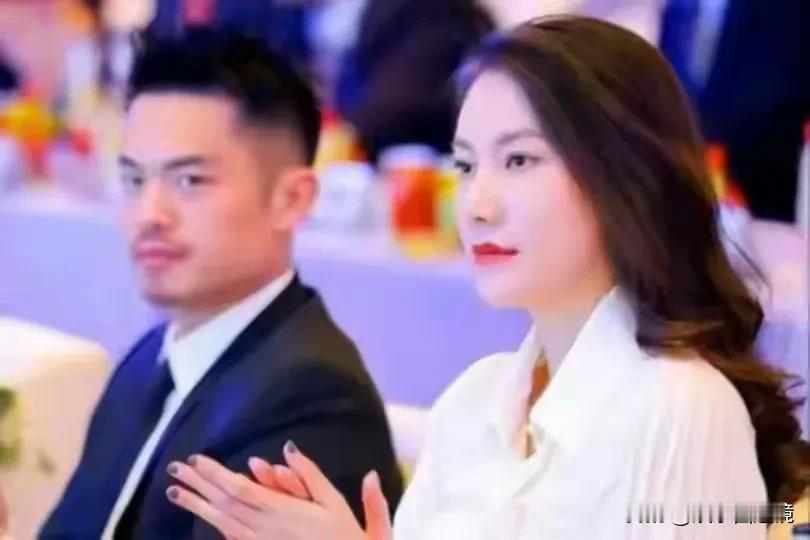 名为夫妻，实际上已经是路人了，自从9年前出轨的那一刻起，谢杏芳已经对林丹关闭了心