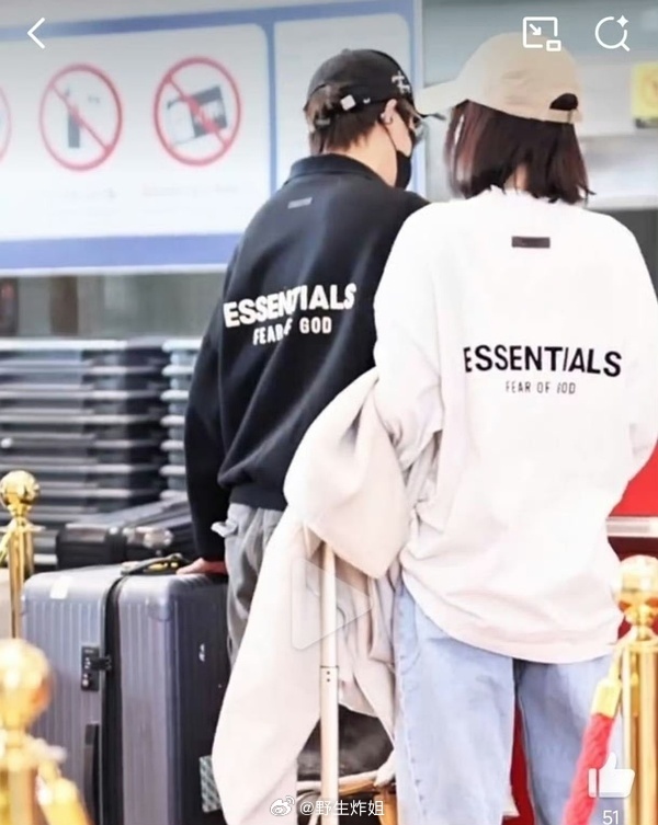 都搁机场公开穿情侣装了，能不能天天别疑似和好疑似分手了 但是看他俩这样子，肯定不