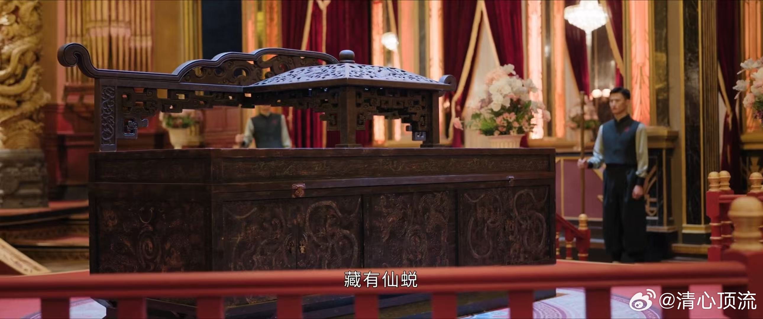 九门点天灯名场面九门 张大佛爷那一盏灯背后是整个九门的背书。对方点灯是个人的事，