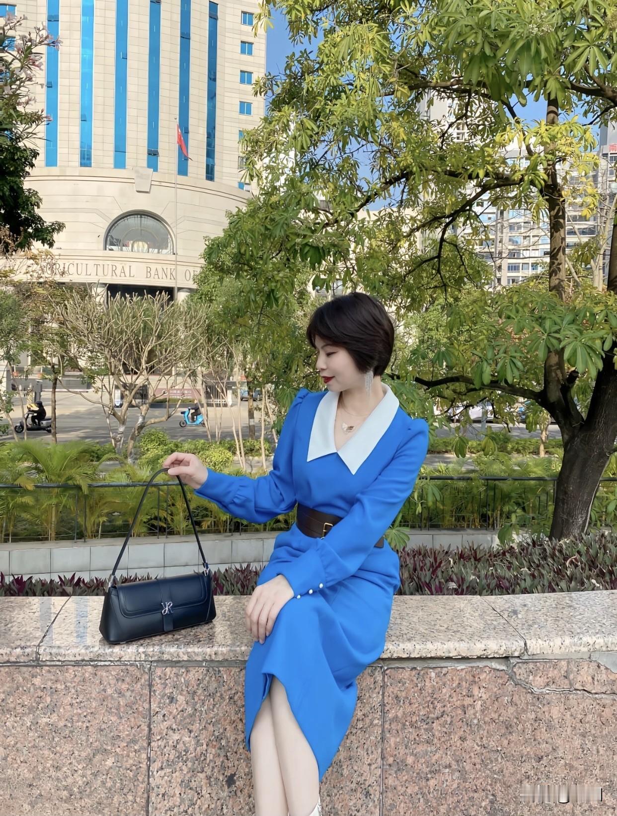 什么是知性女人的魅力?知性女人有独立的思想，不盲目跟从别人的观点。在工作中，她们