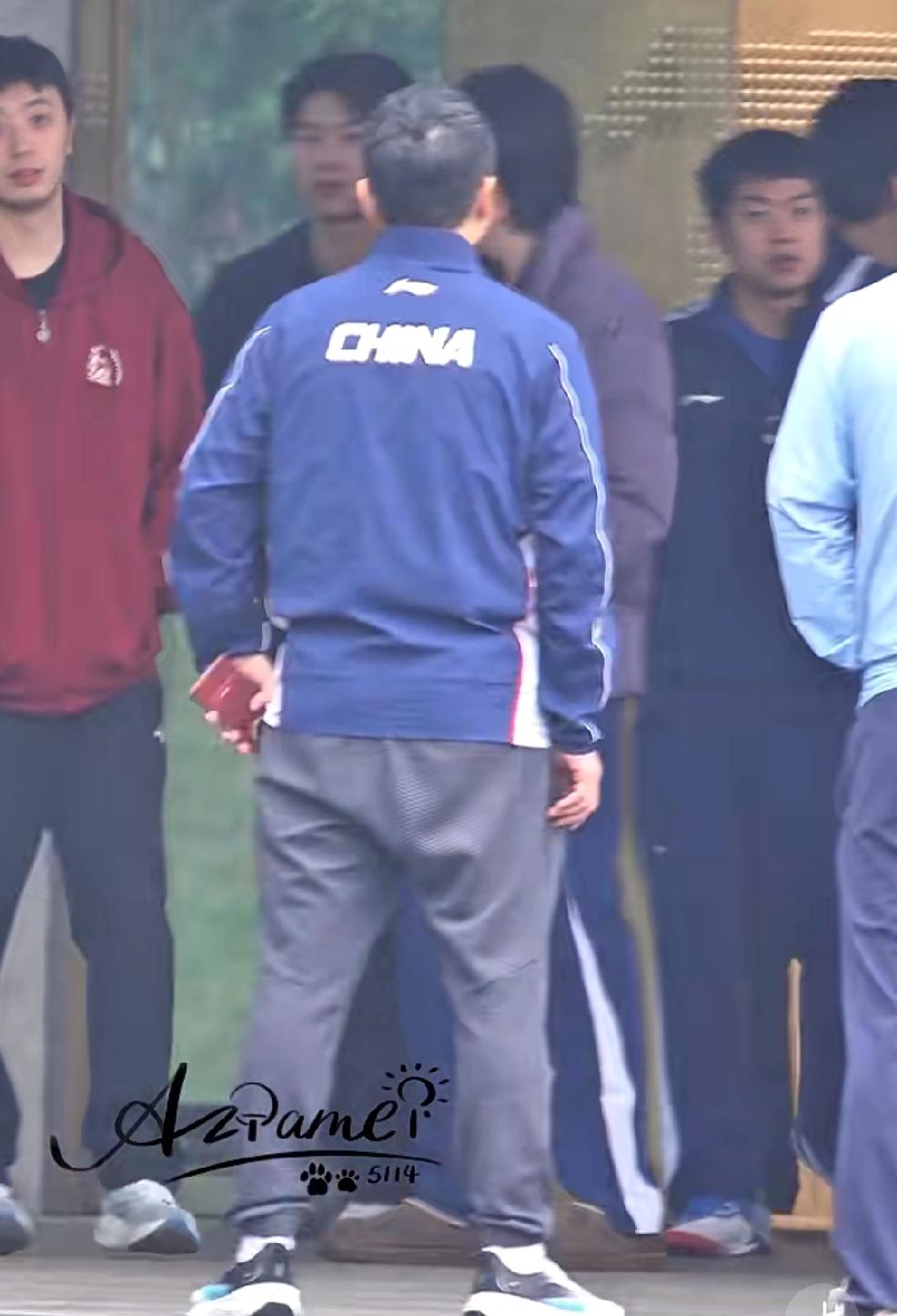 据说不管多牛逼的人，
在国家乒乓球队早上六点半都得起来点名[黑线]
可能还是睡眼