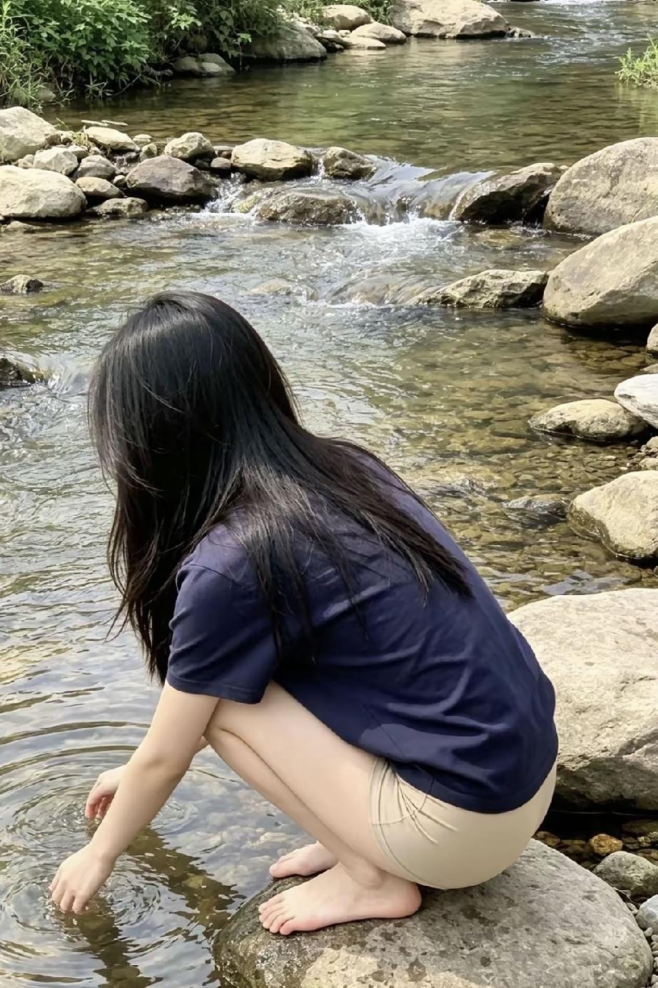 总追逐浮华热闹，安静下来只剩空虚吗？
 
1. 一时热闹，终会曲终人散
邻居常年