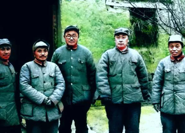 1948年冬，淮海战役进入战略决胜阶段。面对国民党军三路重兵集团，刘帅创造性地提