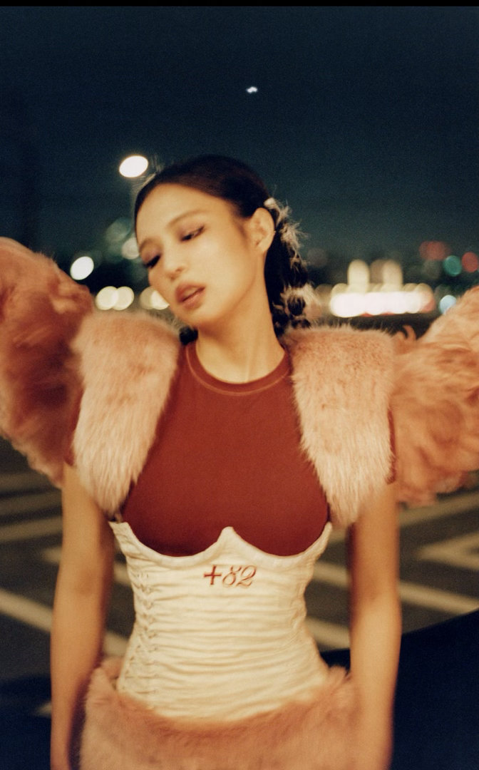 Jennie 纹身很美啊 跟deb也只是朋友而已 jennie一直都喜欢的天使元