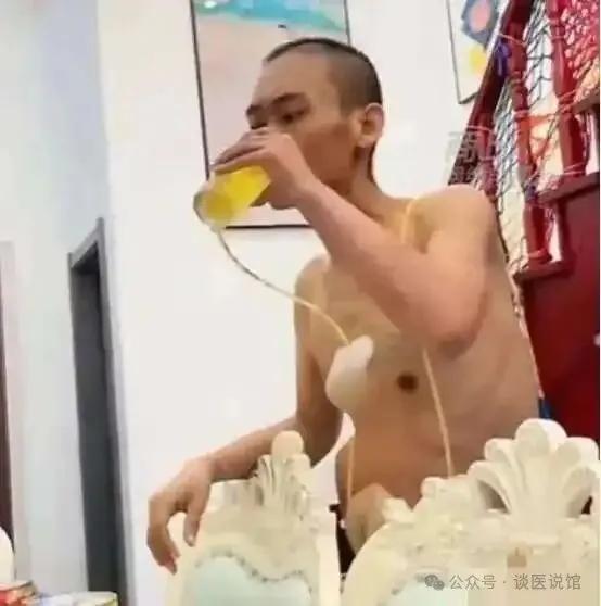 今天看到两个人面对疾病困厄的态度，让人深思。
一位是肺癌晚期患者，不想再治疗了，