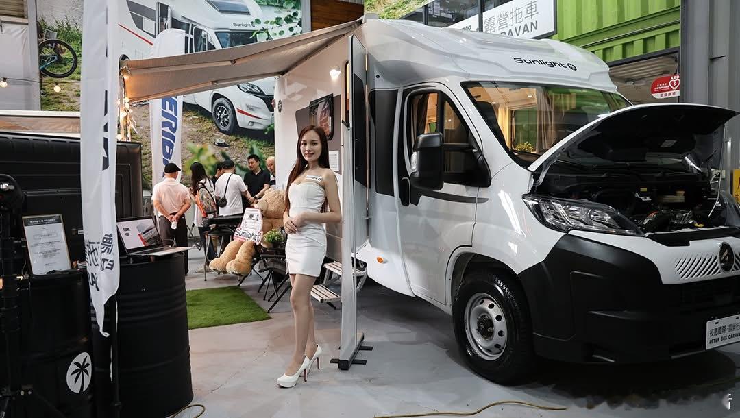 来自德国的Sunlight的旅居车，不确定是否为亚太经销商定制版本，一款几乎没出