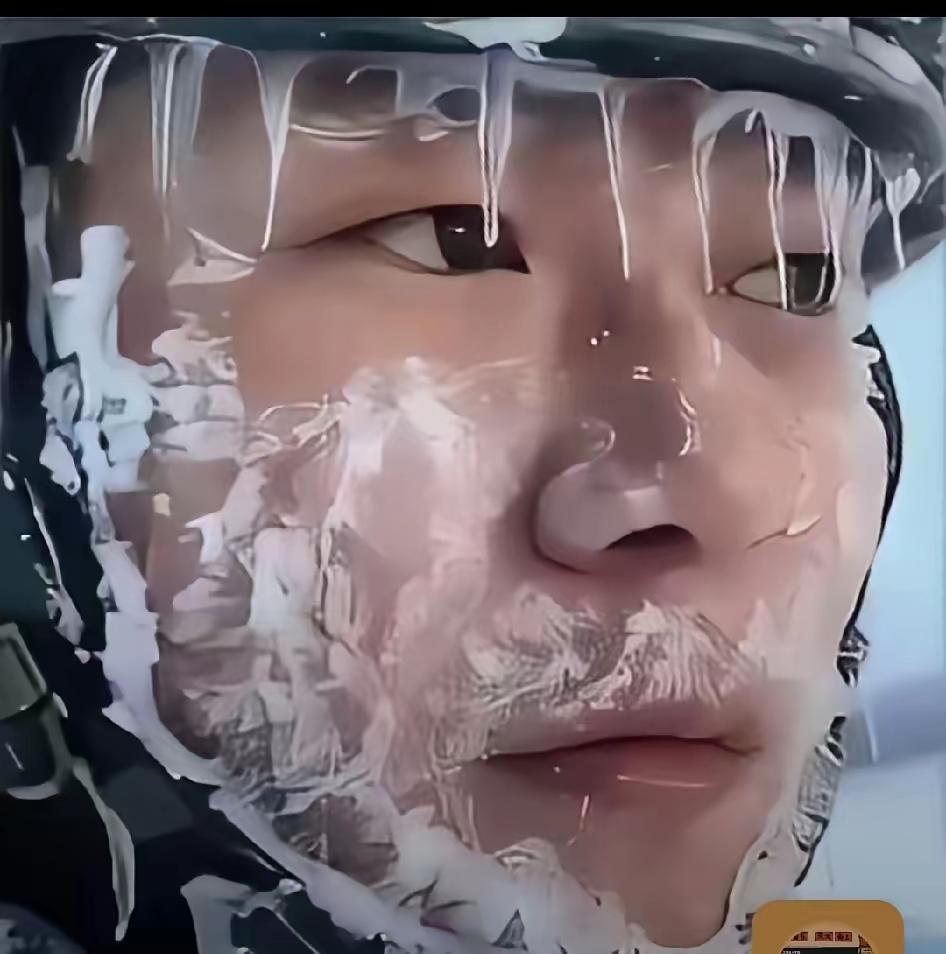 零下40℃的边境线，才懂什么叫“以身为盾”！边防战士睫毛上的冰碴子像碎钻，眼里的