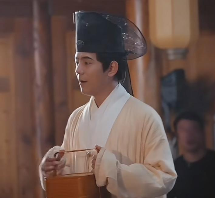 丁真因为参加无限超越班，被网友打趣他是一头没演技的耗牛精，只会横冲直撞，在我看来