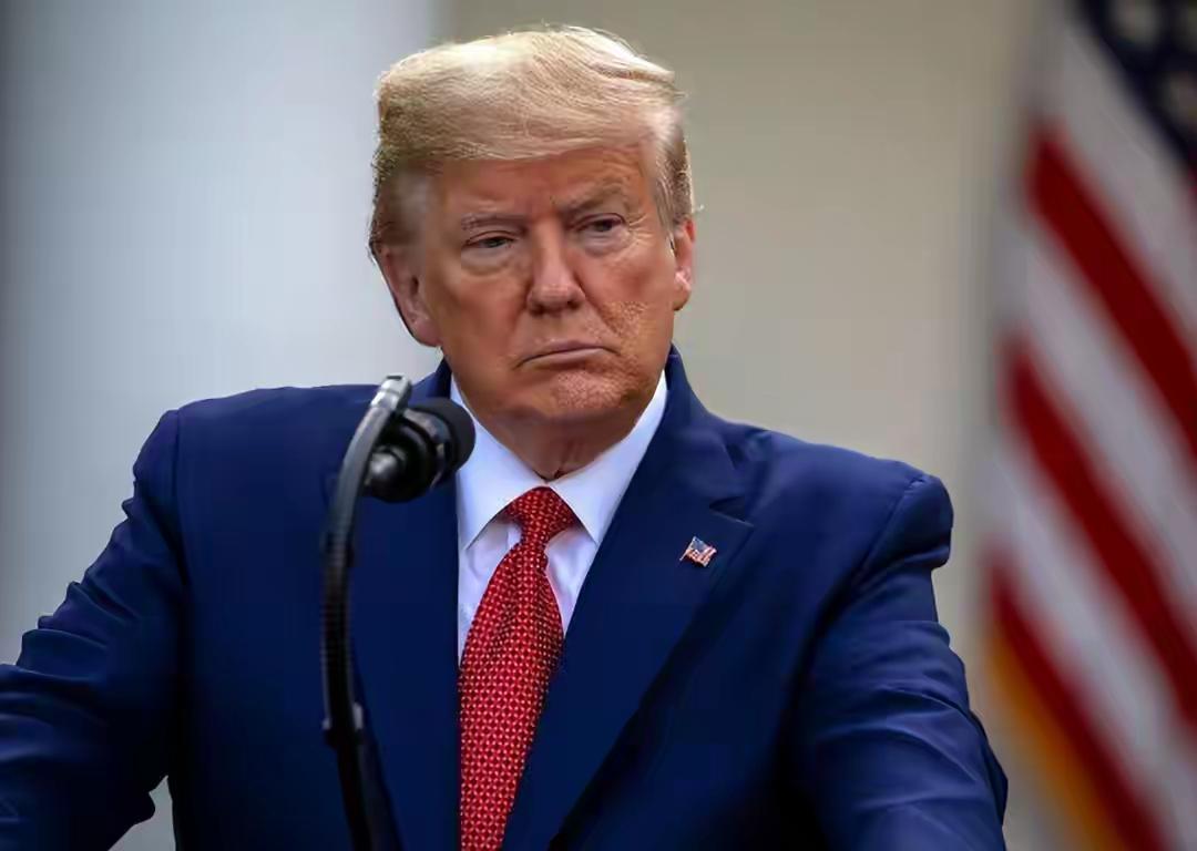 美国华盛顿枪案轰动全世界！而且特朗普能在枪手眼皮地下逃离，也是很万幸了毕竟快80