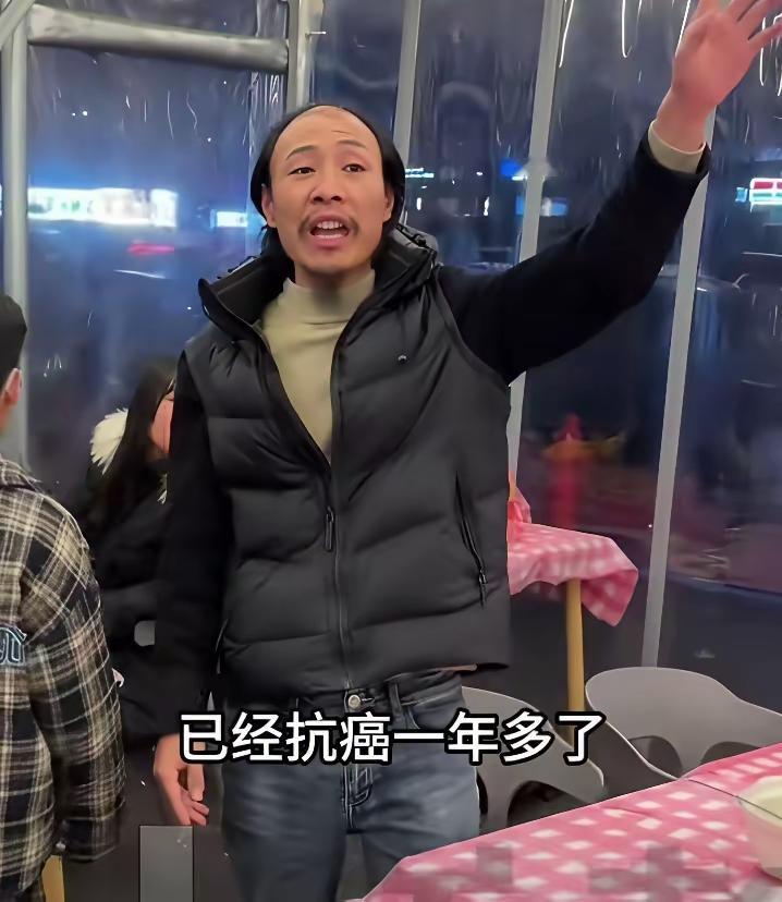 华西医院门口的小面馆这一幕，看哭了多少人[流泪]
2月9日，成都华西医院附近面馆