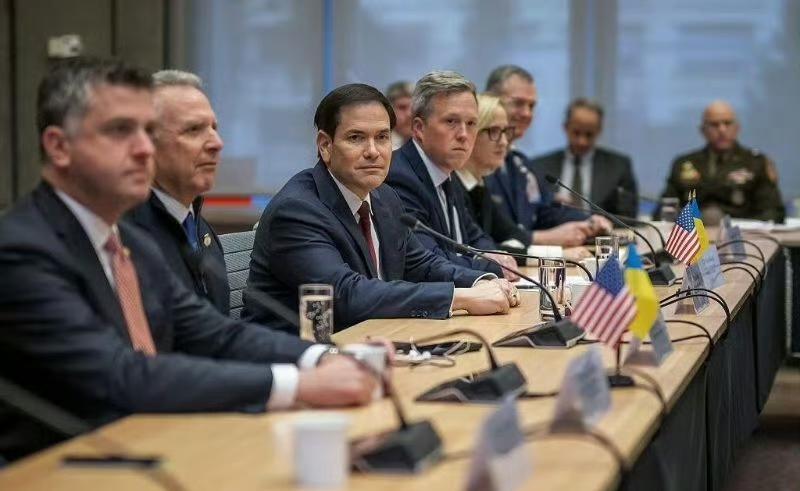 据彭博社报道称，特朗普和平计划中关于使用被冻结的俄罗斯资产的条款在谈判过程中被删