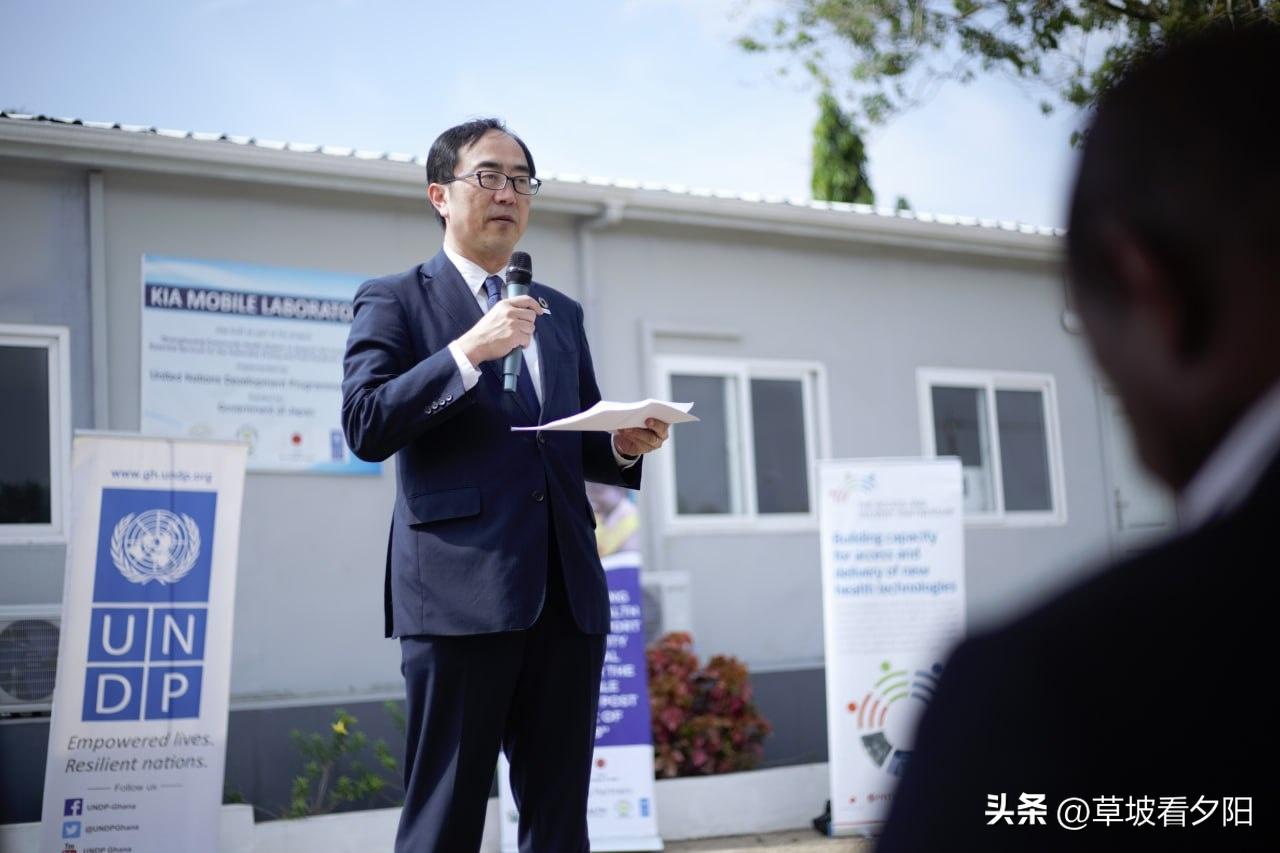 日本外务副大臣赤堀毅表示，日本将与G7继续推进对俄制裁，但俄罗斯是邻国，维持双边