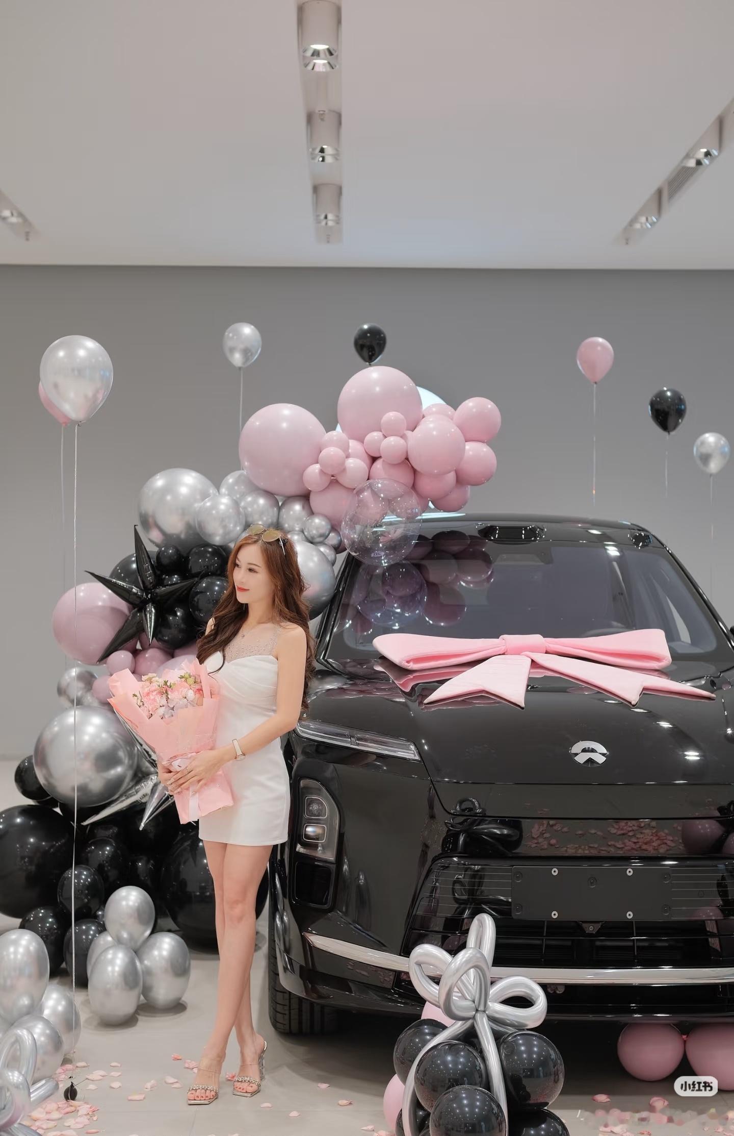 喜提蔚来ES8，希望我的蔚来一路生花（rt:xhs 