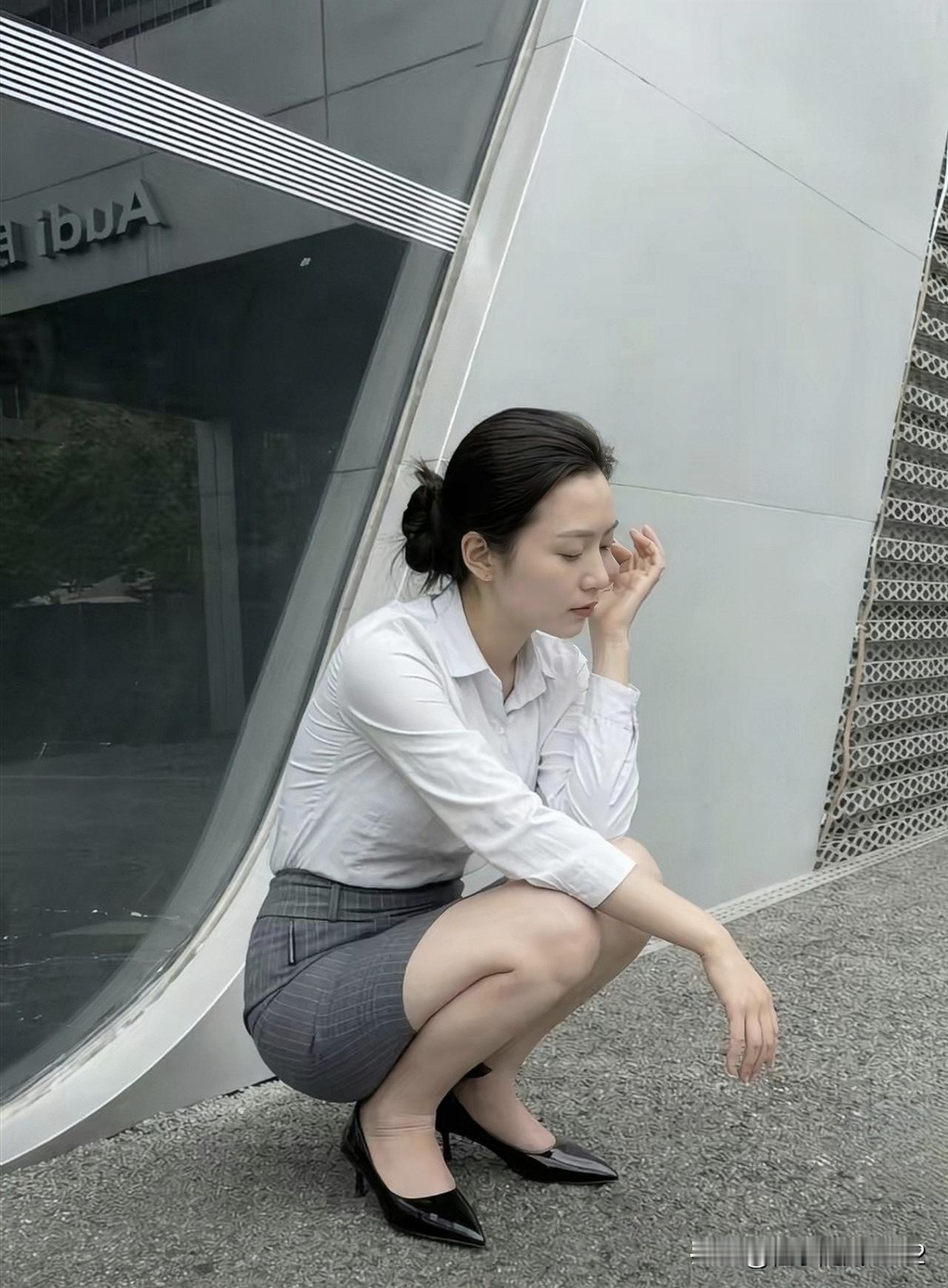 别小看通勤套装，细高跟一穿气质直接拉满[比心][比心]